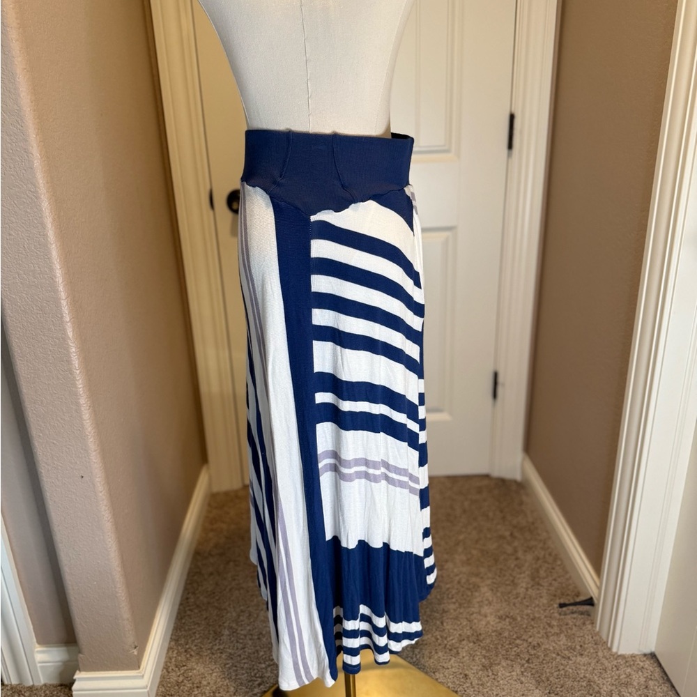 Bordeaux Asymmetrical Skirt in Navy and White - Picture 3 of 4